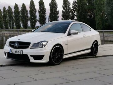 Mercedes-Benz C 63 AMG *6.2 V8*PANO*KAMERA*COUPE
