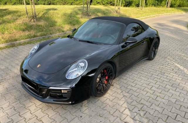 Porsche 911 Carrera 4 GTS Coupe