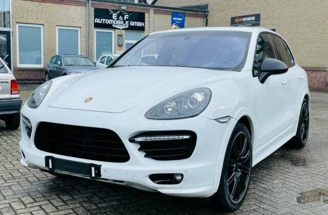 Porsche Cayenne Diesel-GTS-Pano-21 Zoll-Monitore-Voll