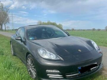 Porsche Panamera 4 PDK Platinum Edition