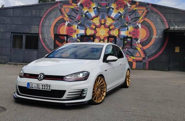 Volkswagen Golf GTIBlueMotion Technology DSG