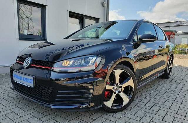 Volkswagen Golf VII GTI BMT 1.Hand/Scheckheft/Ambientebelechtung/B