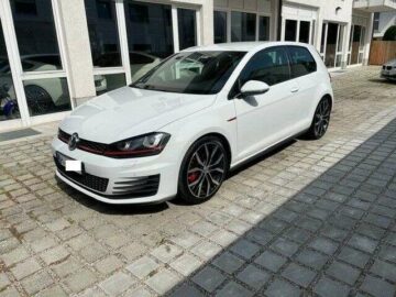 Volkswagen GolfVII GTI Performance BMT*6-GANG*AKRAPOVIC*