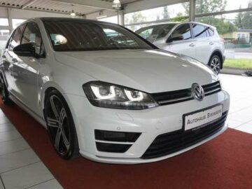 Volkswagen GolfVII R 4Motion NAVIGATION+PANO+XENON+SHZ+PDC R 4Mot